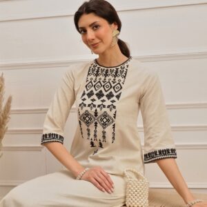 BARARA ETHNIC Women Flared Sleeves Thread Work Kaftan Kurta