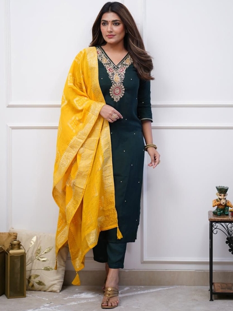 DIVASTRI Floral Embroidered V-Neck Sequinned Straight Kurta With Trousers & Dupatta