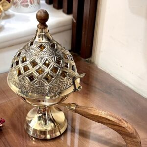 DSH Crafting Your Curiosity Metallic-toned Brass Doop Dani with Wooden Handle