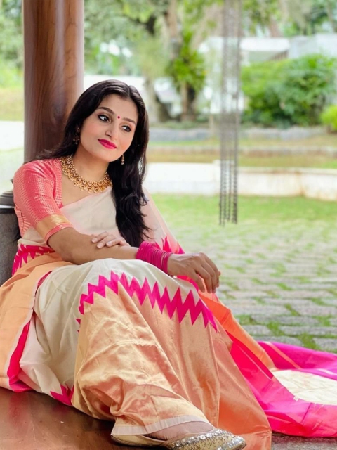 Mandara FASHION Woven Design Zari Kanjeevaram Saree